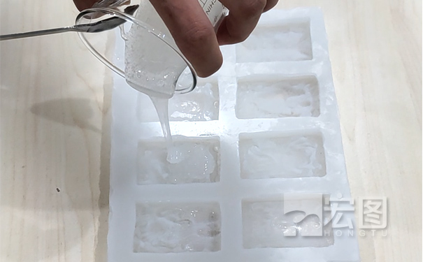 硅膠模具能倒液體硅膠嗎？
