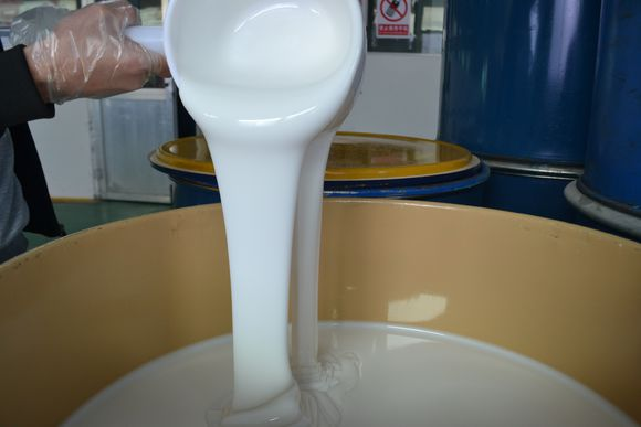 食品級(jí)模具硅膠是白色的嗎 ？